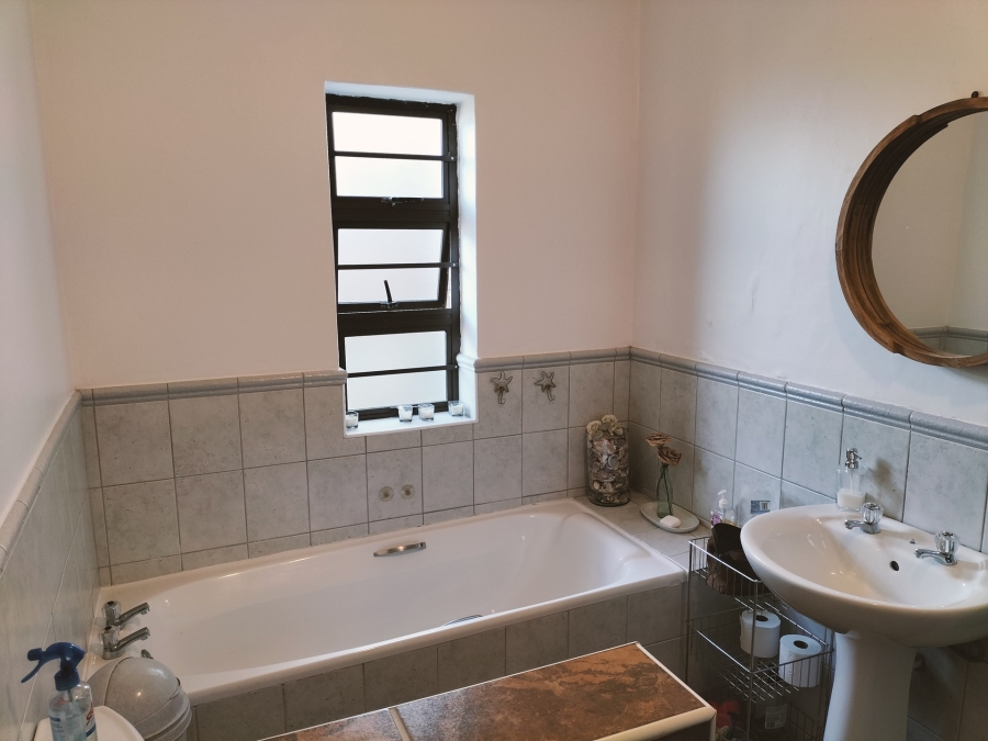 6 Bedroom Property for Sale in Grootbrakhoogte Western Cape